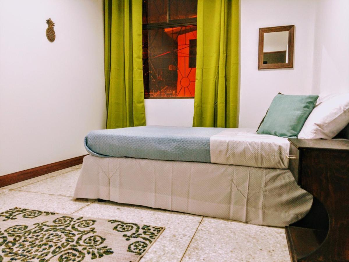 Stray Cat Hostel Сан-Хосе Екстер'єр фото